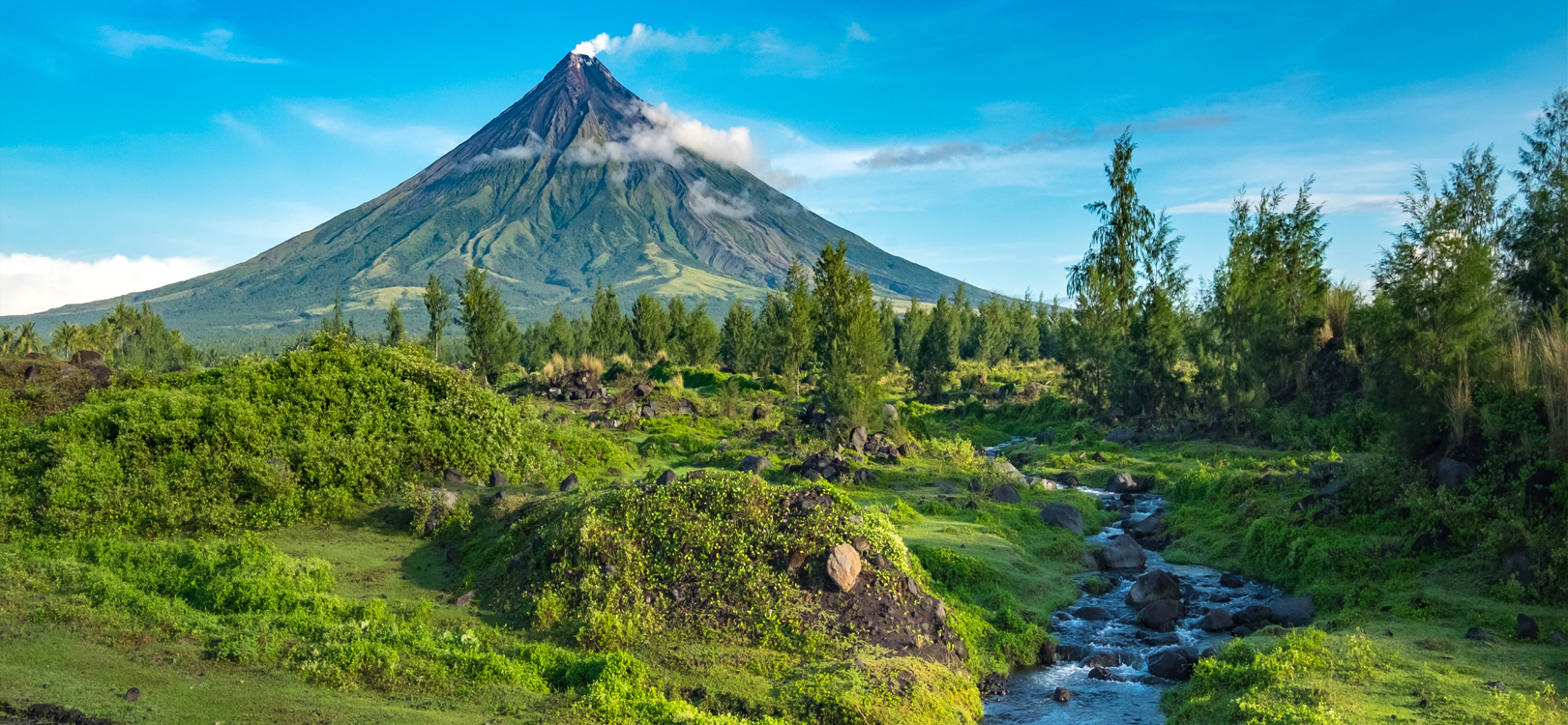 tourist attractions in the Philippines - Mayon Volcano