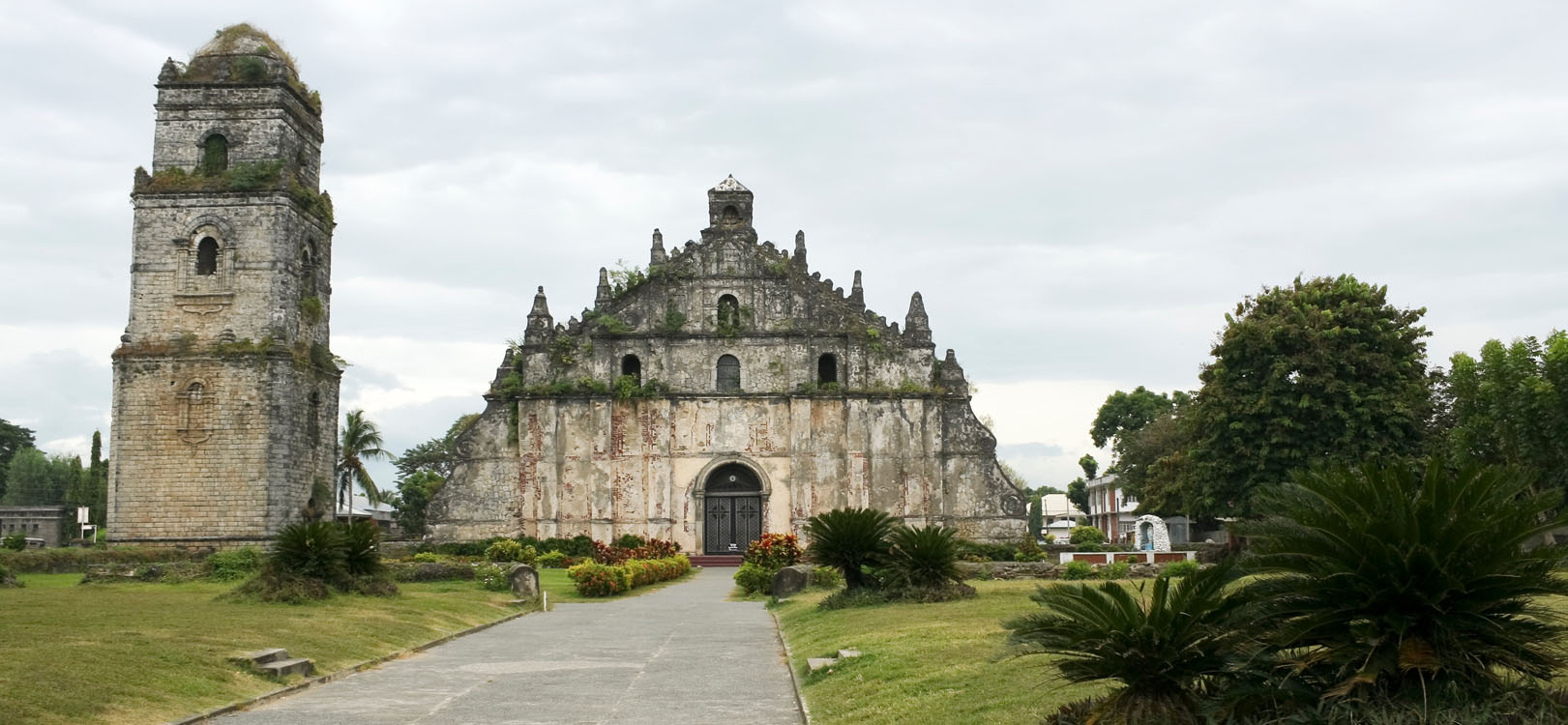 tourist spots in North Luzon - Paoay Church