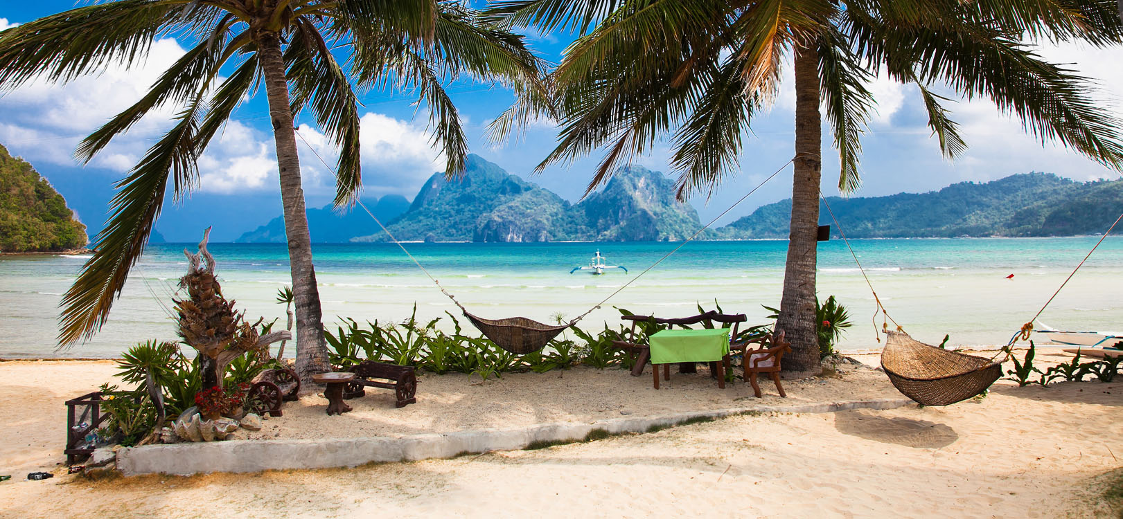 Beaches in El Nido - Marimegmeg Beach