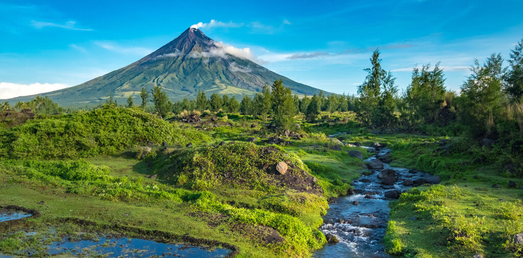 Best Places to Visit in the Philippines - Mayon Volcano 